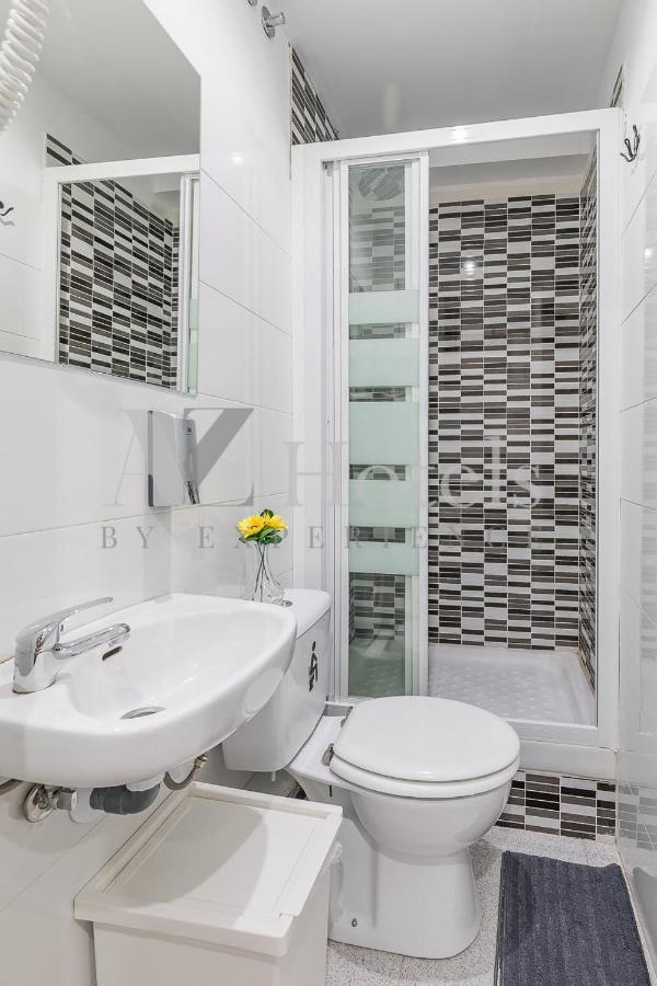 Ayz Sierra De Meira - Auto Check-In Property (Adults Only) مدريد المظهر الخارجي الصورة